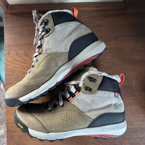 Danner Inquire Mid Winter Hiking Boot - size 10
